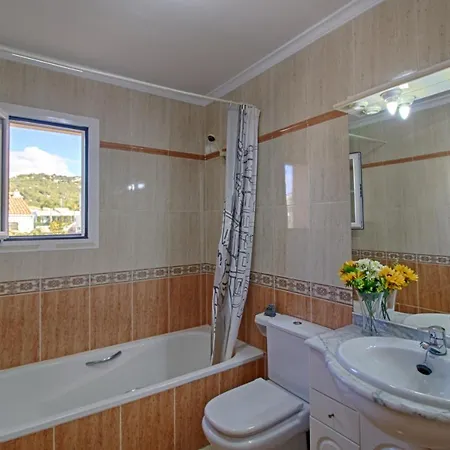Tosal Con 6 Dormitorios, Wifi, Parking, Jardin Y Piscina Privada Villa