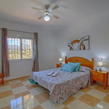 Tosal Con 6 Dormitorios, Wifi, Parking, Jardin Y Piscina Privada Villa
