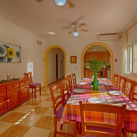 Tosal Con 6 Dormitorios, Wifi, Parking, Jardin Y Piscina Privada Villa *