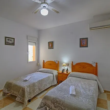 Tosal Con 6 Dormitorios, Wifi, Parking, Jardin Y Piscina Privada *